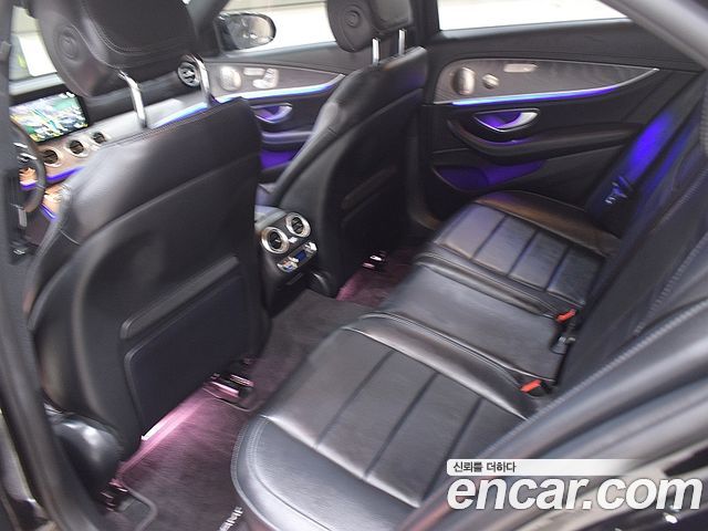 Mercedes-Benz E-Class W213 E350 4MATIC AMG Line - фото 3