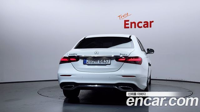 Mercedes-Benz E-Class W213 E220d 4MATIC AMG Line - фото 3