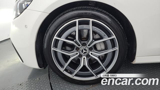 Mercedes-Benz E-Class W213 E220d 4MATIC AMG Line - фото 4