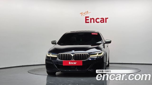BMW 5-Series G30 M550i xDrive - фото 1