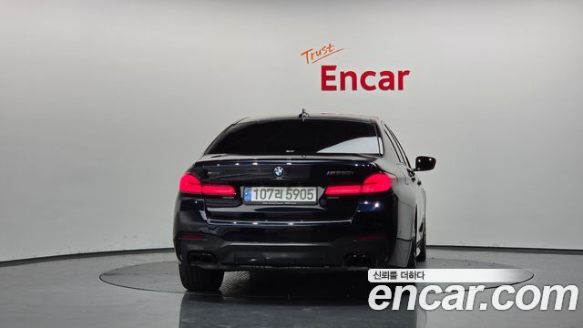 BMW 5-Series G30 M550i xDrive - фото 2