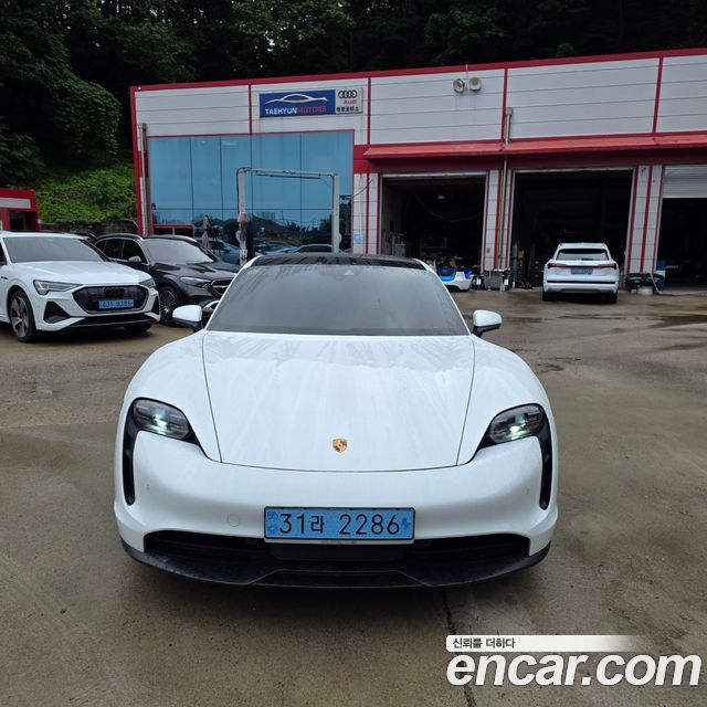 Porsche Taycan Base - фото 1