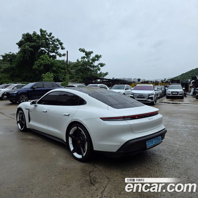 Porsche Taycan Base - фото 3