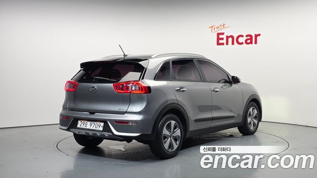 Kia Niro Prestige - фото 1