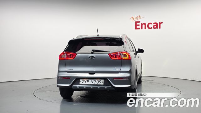 Kia Niro Prestige - фото 3