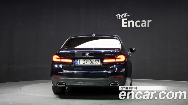 BMW 5-Series G30 523d M Sport - фото 3