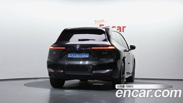 BMW iX xDrive50 Sports Plus - фото 3