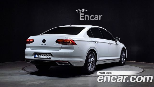 Volkswagen Passat B8 2.0 TDI Premium - фото 1