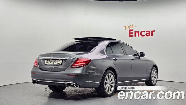 Mercedes-Benz E-Class W213 E300 Exclusive - фото 1