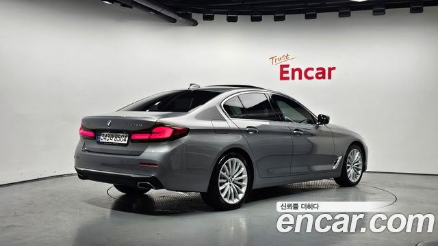 BMW 5-Series G30 530i xDrive Luxury - фото 1