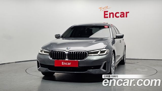 BMW 5-Series G30 530i xDrive Luxury - фото 2