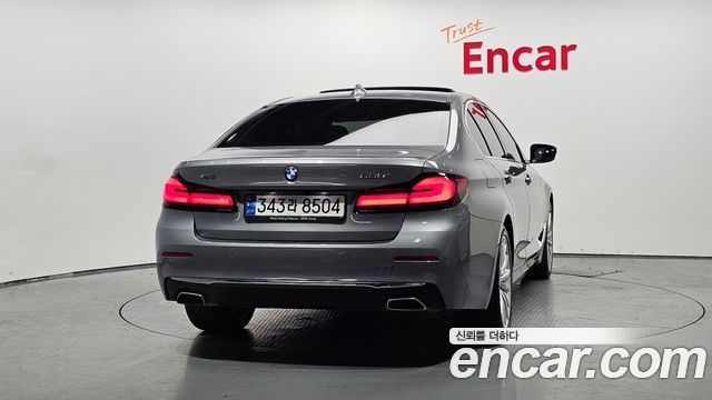 BMW 5-Series G30 530i xDrive Luxury - фото 3