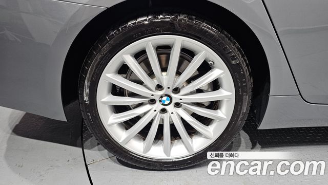 BMW 5-Series G30 530i xDrive Luxury - фото 4