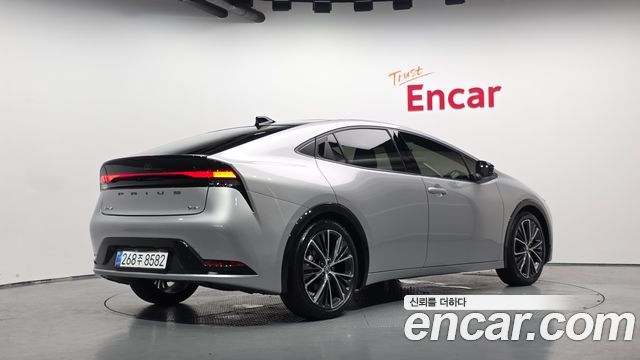Toyota Prius 5-го поколения 2.0 XLE AWD - фото 1
