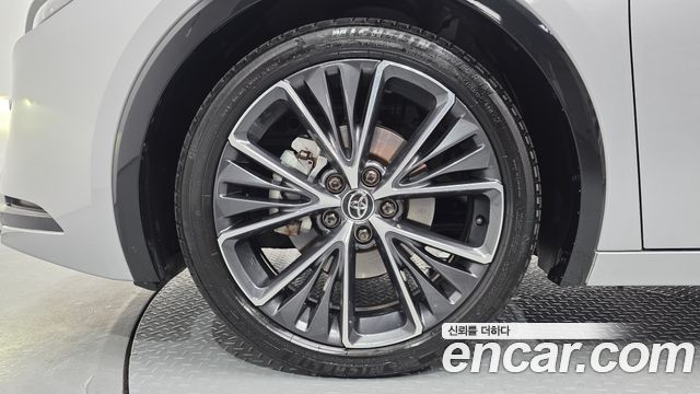 Toyota Prius 5-го поколения 2.0 XLE AWD - фото 4