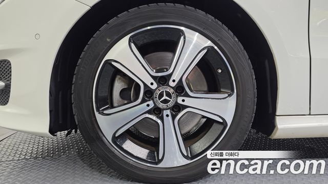 Mercedes-Benz B-Class W246 B220 - фото 4