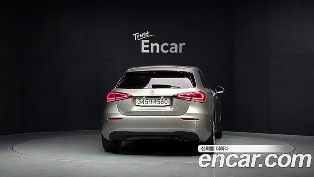 Mercedes-Benz A-Class W177 A220 Hatchback - фото 3