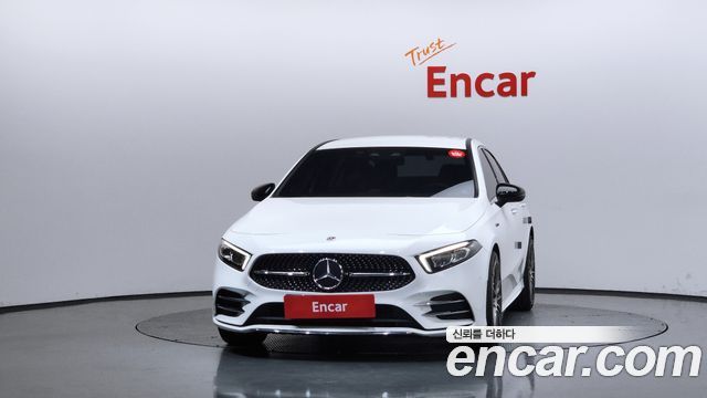Mercedes-Benz A-Class W177 A200d Sedan - фото 2