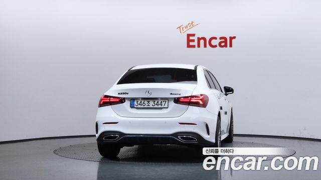 Mercedes-Benz A-Class W177 A200d Sedan - фото 3