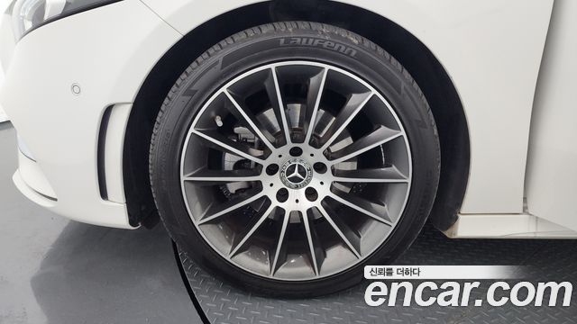 Mercedes-Benz A-Class W177 A200d Sedan - фото 4