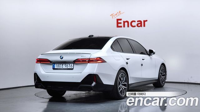 BMW 5-Series G60 520i Special Edition - фото 1