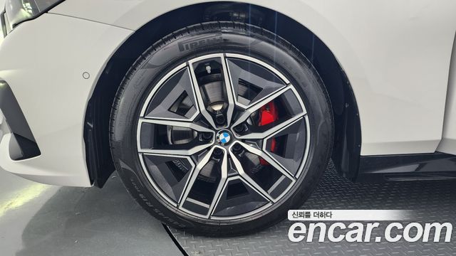 BMW 5-Series G60 520i Special Edition - фото 4