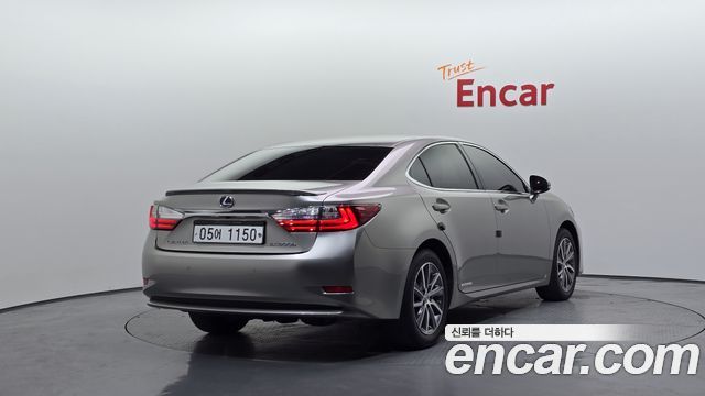 Lexus ES Supreme XV60 - фото 1