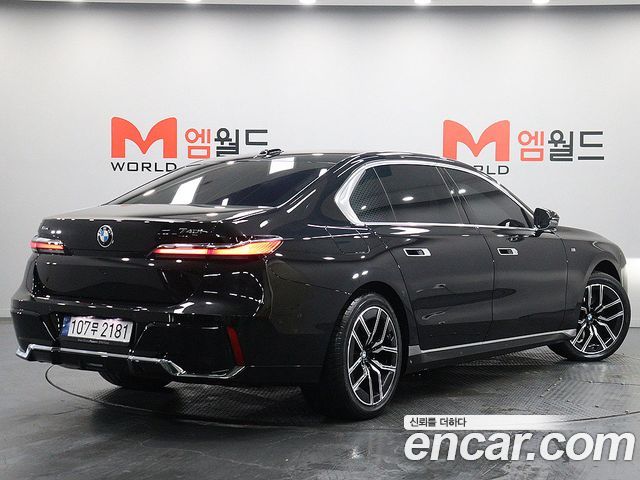 BMW 7-Series G70 740i xDrive M Sport - фото 1