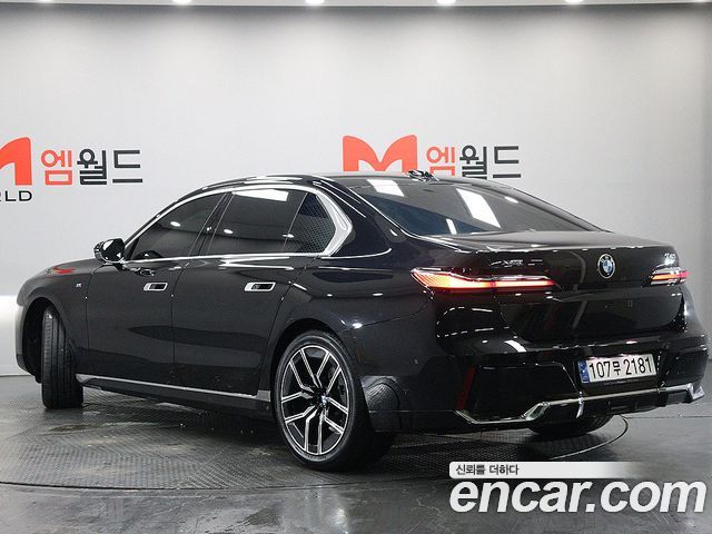 BMW 7-Series G70 740i xDrive M Sport - фото 3