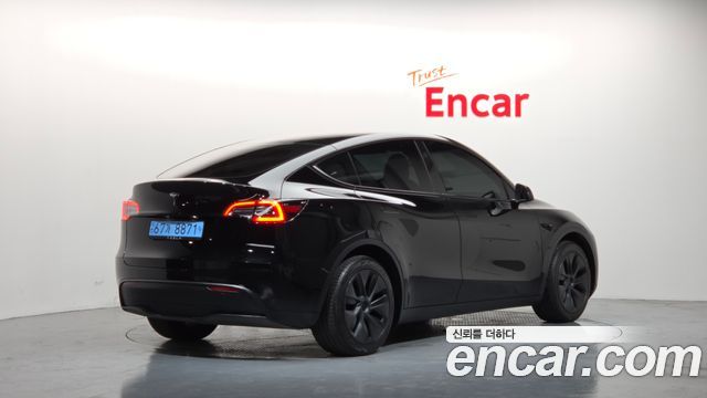 Tesla Model Y RWD - фото 1