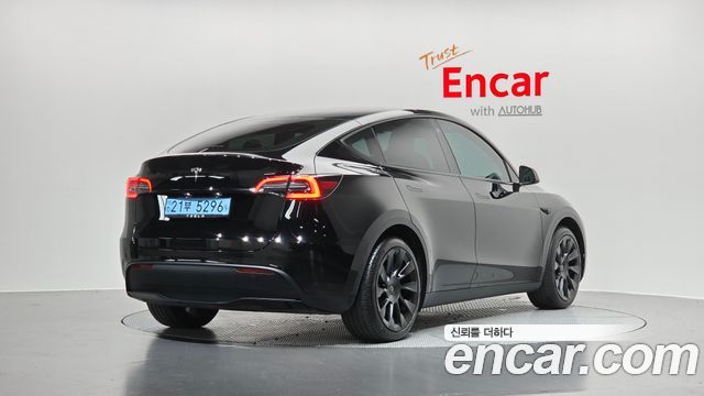 Tesla Model Y RWD - фото 1