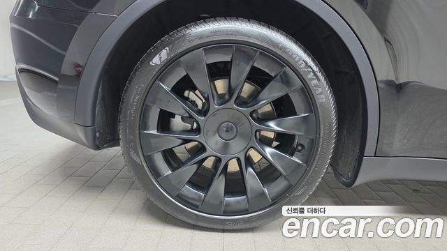 Tesla Model Y RWD - фото 4