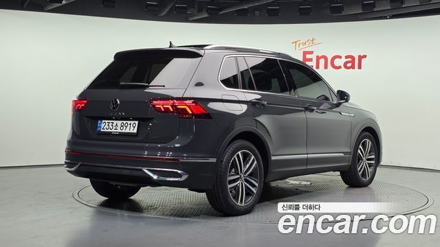 Volkswagen Tiguan 2-го поколения 2.0 TDI Prestige - фото 1