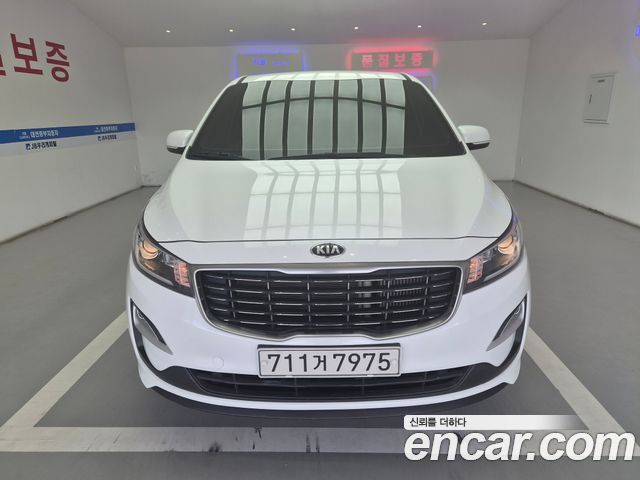 Kia Carnival Новый 11-Seater Deluxe - фото 1
