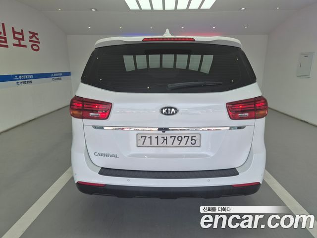 Kia Carnival Новый 11-Seater Deluxe - фото 3
