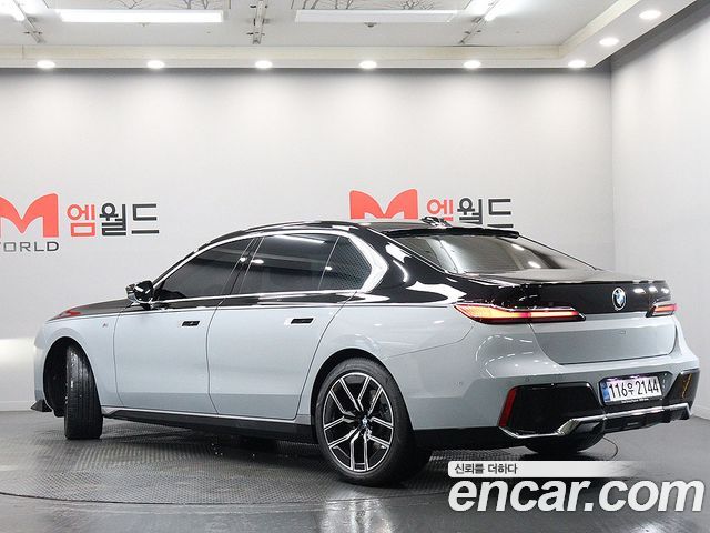BMW 7-Series G70 740i sDrive M Sport - фото 1