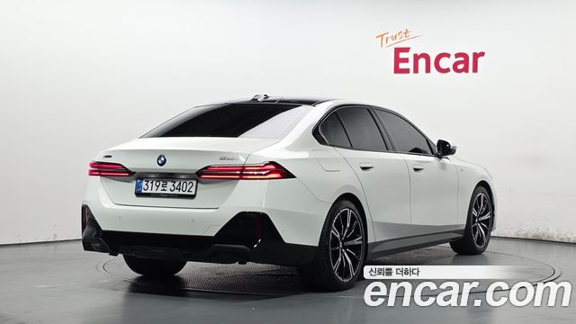 BMW 5-Series G60 530i xDrive M Sport - фото 0