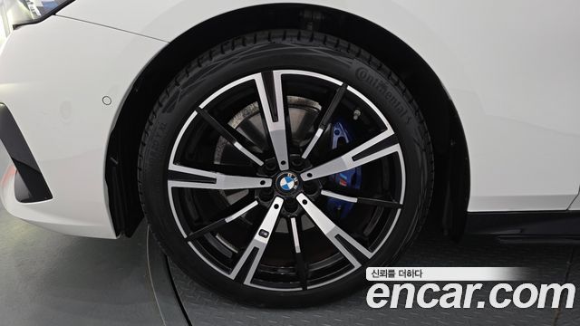 BMW 5-Series G60 530i xDrive M Sport - фото 3