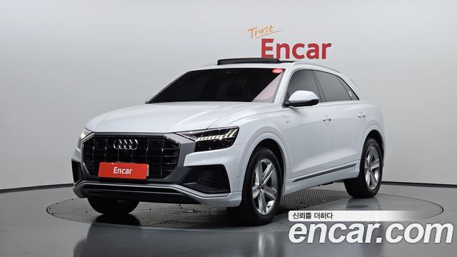 Audi Q8 45 TDI Quattro Premium - фото 0