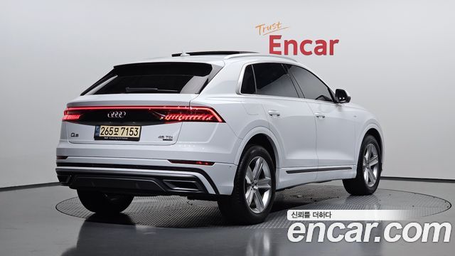Audi Q8 45 TDI Quattro Premium - фото 1