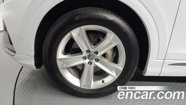 Audi Q8 45 TDI Quattro Premium - фото 4