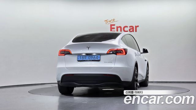 Tesla Model Y Long Range AWD - фото 3