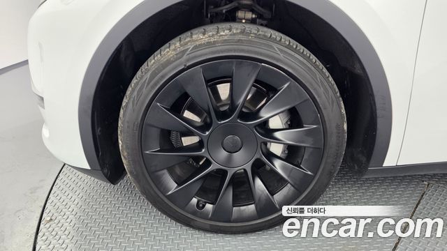 Tesla Model Y Long Range AWD - фото 4