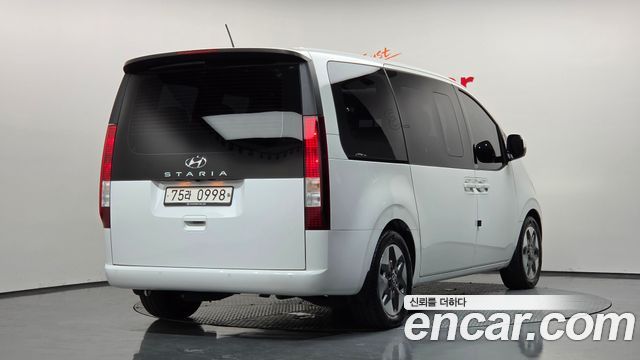Hyundai Staria Tourer 11-Seater Modern - фото 1