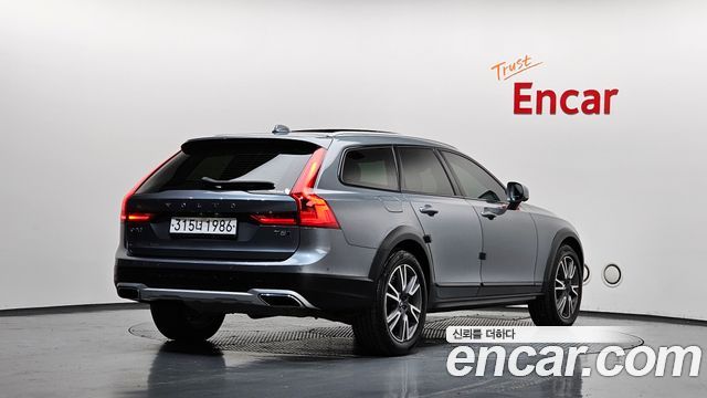 Volvo V90 T5 Pro AWD - фото 0