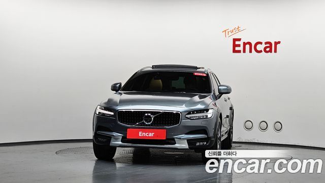 Volvo V90 T5 Pro AWD - фото 1