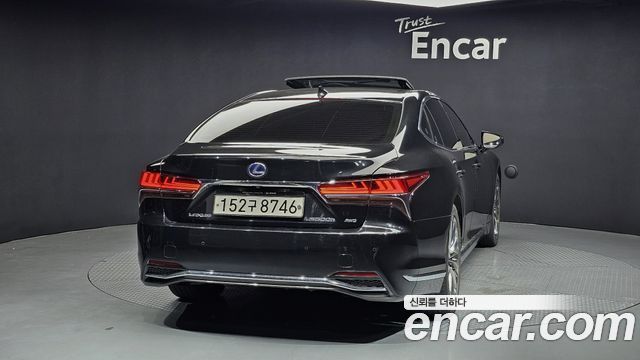 Lexus LS 5-го поколения 3.5 Platinum AWD - фото 3