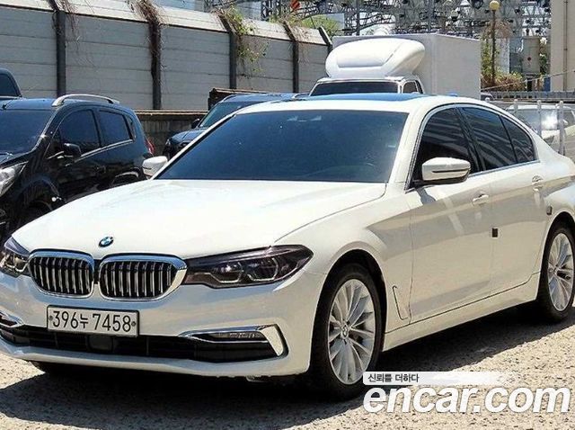 BMW 5-Series G30 530i Luxury Plus - фото 1
