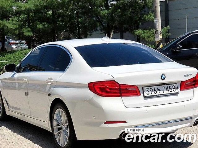 BMW 5-Series G30 530i Luxury Plus - фото 2