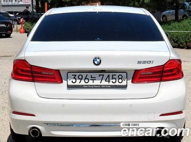 BMW 5-Series G30 530i Luxury Plus - фото 3